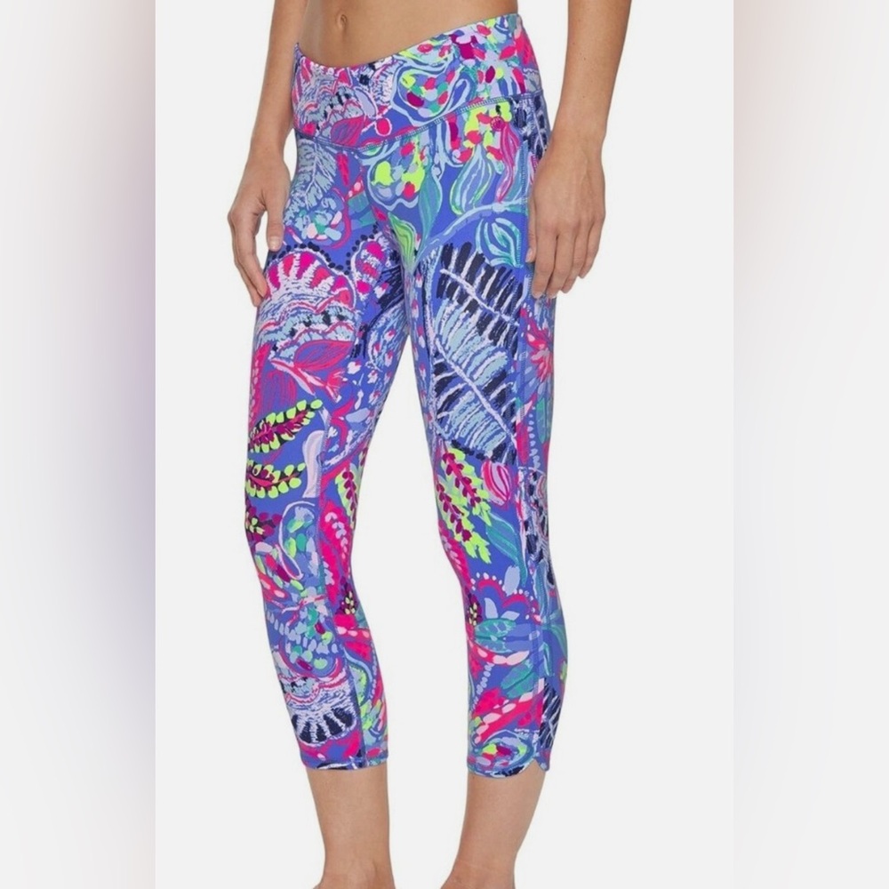 💕Lilly Pulitzer Luxletic Sz XS Multi Fantasy Garden Weekender Cropped